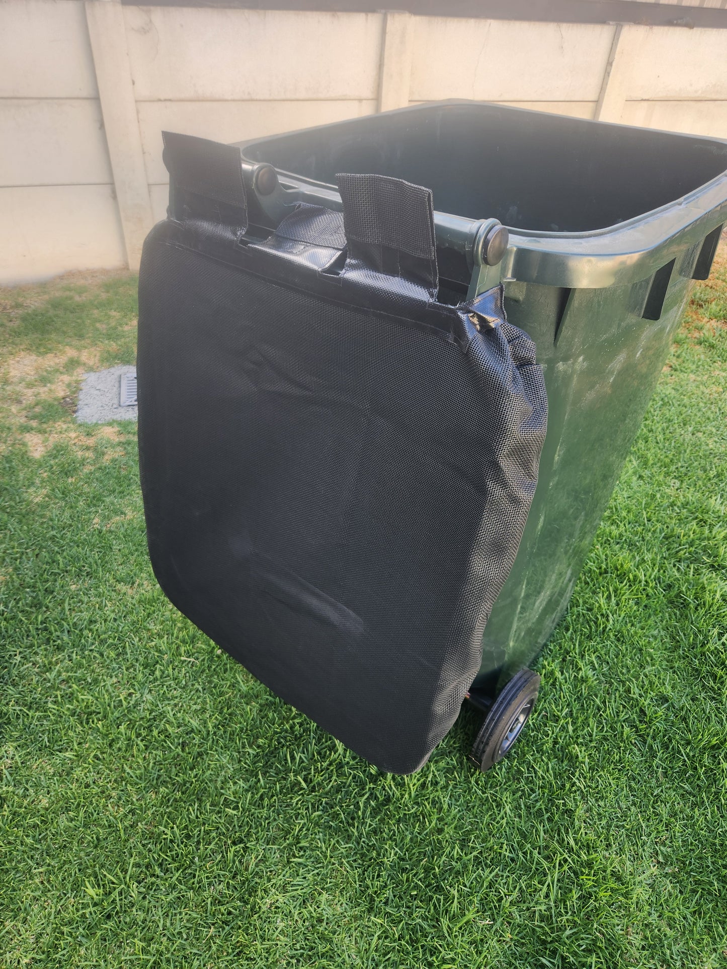 240ltr PEELY'S OUTDOOR BIN THING